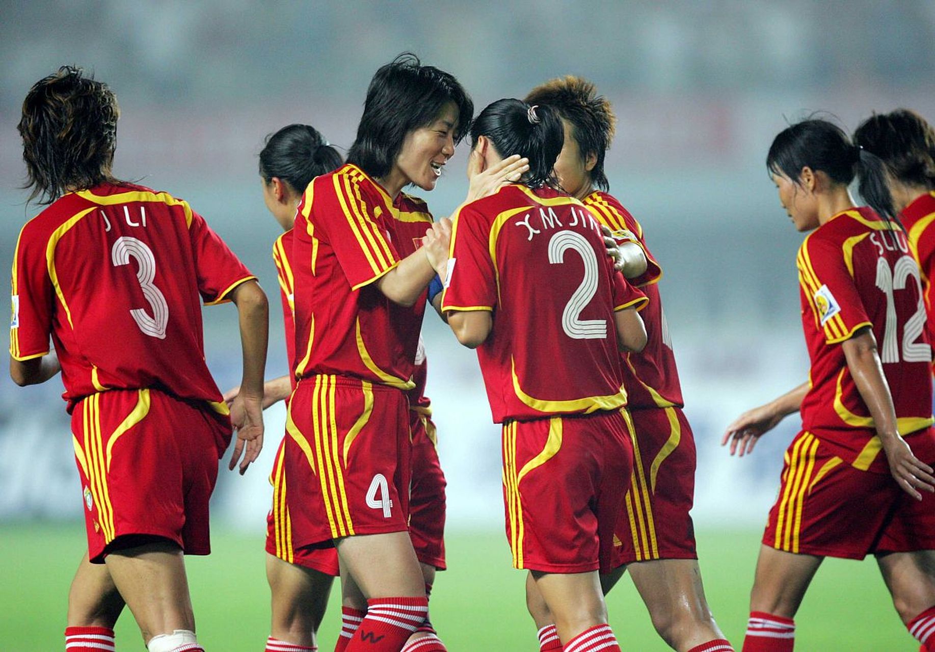 -国际女子足球赛中，中国队获得关键胜利