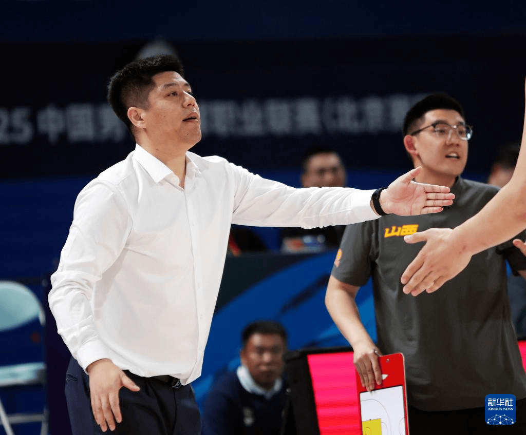 包含全队团结一心，球员奋勇拼搏取得胜利连胜的词条
