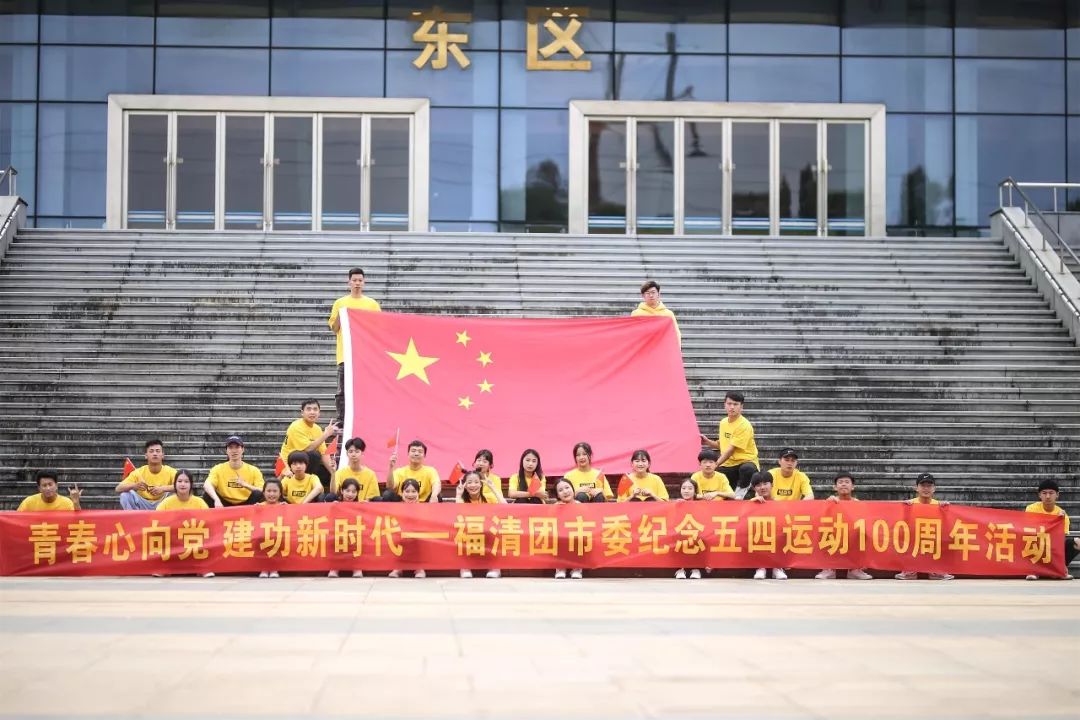 始终如一：女子足球比赛中的奋斗精神的简单介绍